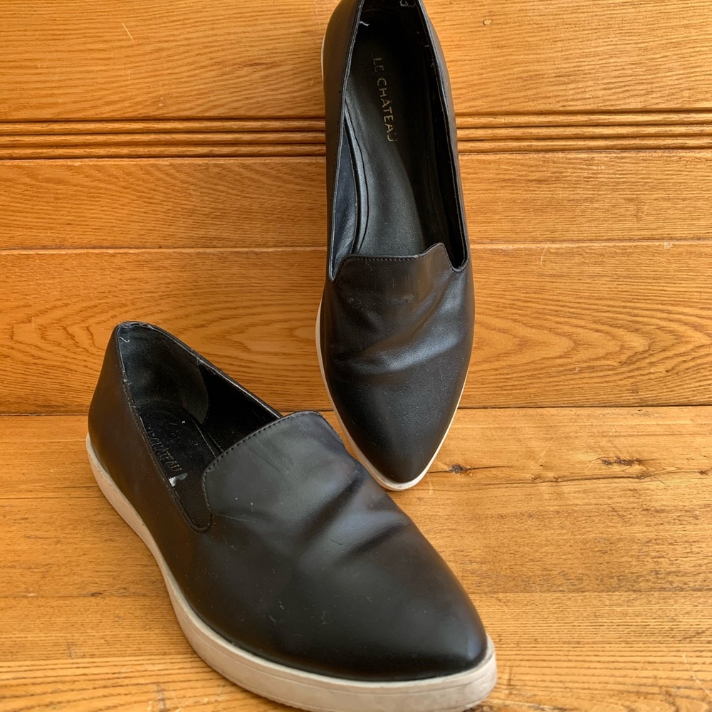🐻 Faux leather black and white flats